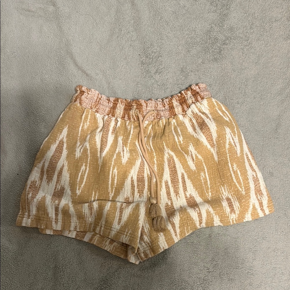 Aerie size Medium Tan and White Shorts